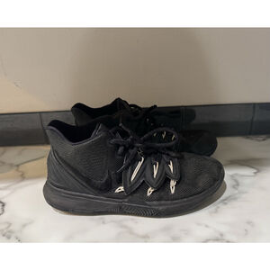 Nike Kyrie 5 US Size 6.5y Basketball shoes Athletic Sneaker Insole Fabric Peelin